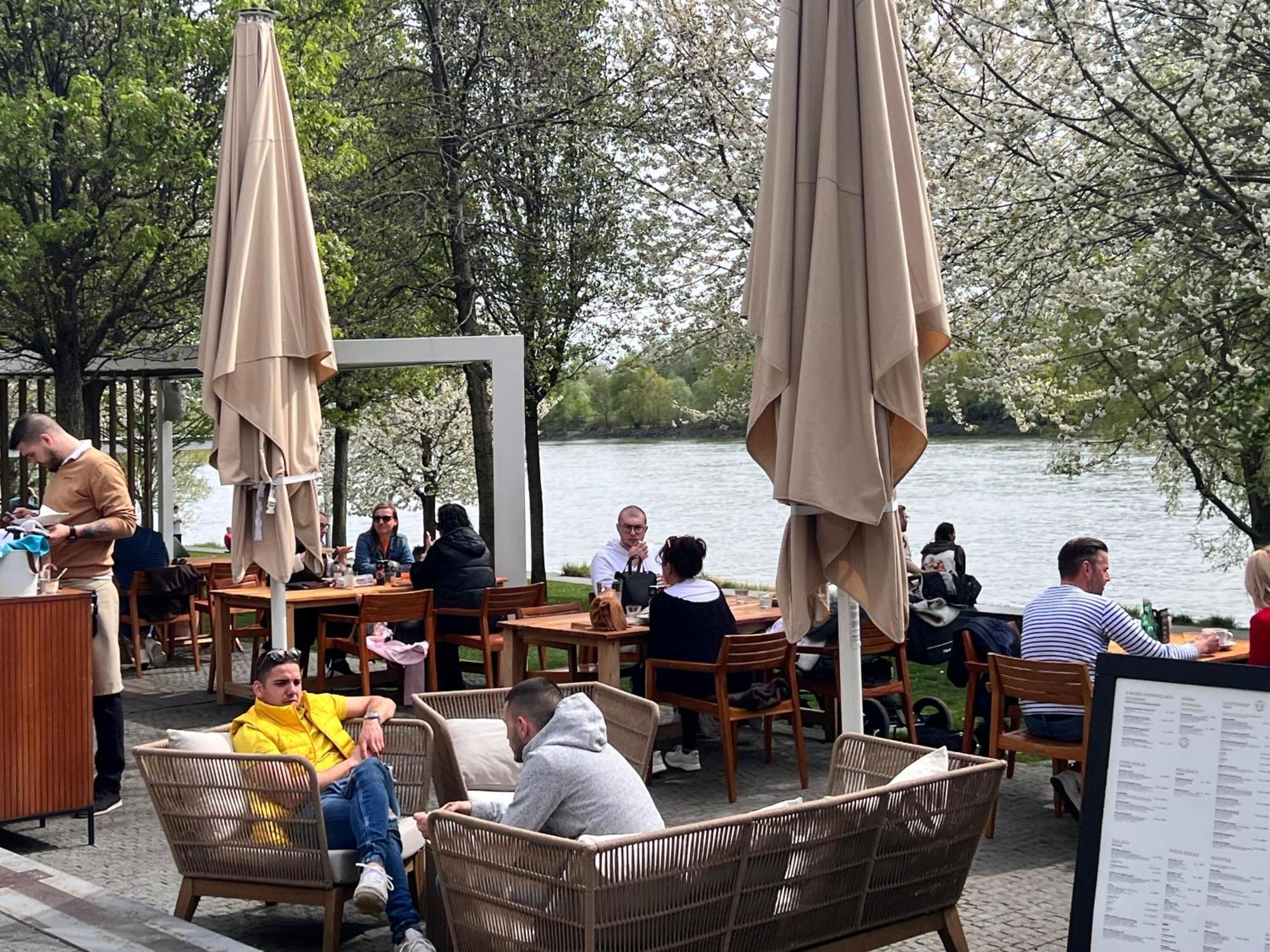 River Front Mezonet Eurovea Bratislava Bagian luar foto