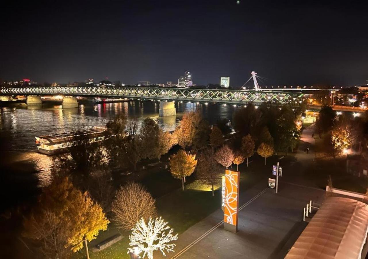 River Front Mezonet Eurovea Bratislava Bagian luar foto