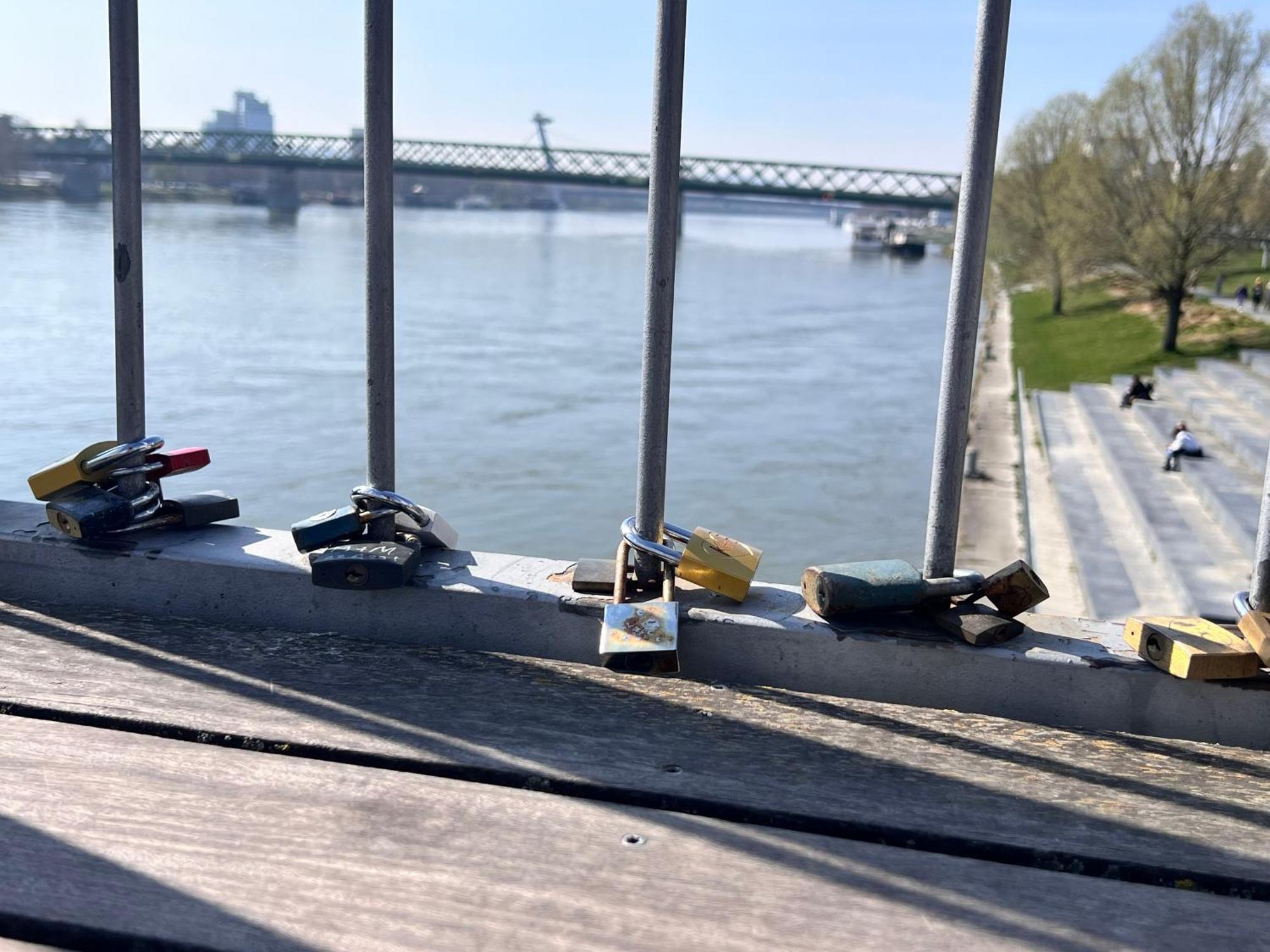 River Front Mezonet Eurovea Bratislava Bagian luar foto