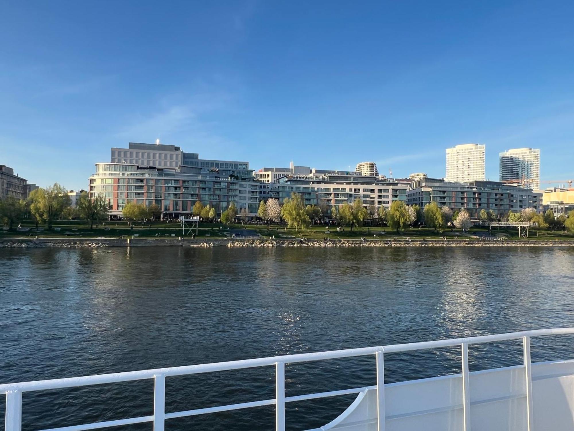 River Front Mezonet Eurovea Bratislava Bagian luar foto