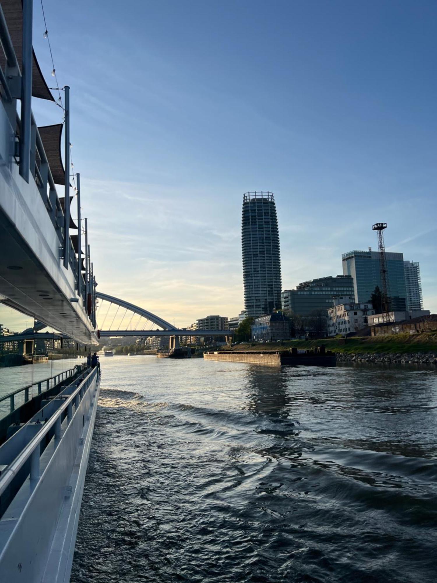 River Front Mezonet Eurovea Bratislava Bagian luar foto